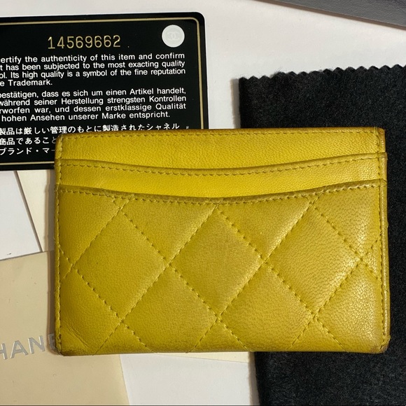 AUTHENTIC CHANEL CARD HOLDER LAMBSKIN YELLOW - Picture 2 of 9